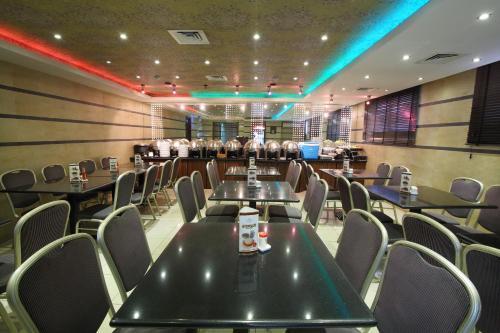 דובאי Oasis Deira Hotel מראה חיצוני תמונה